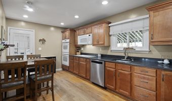 44 Clapboard Ridge Rd, Danbury, CT 06811