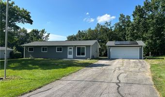 784 Robinhood Dr, Aurora, OH 44202
