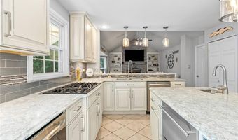 1233 Red Oak Plantation Dr, Ballwin, MO 63021
