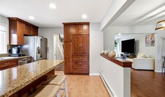 12 S Bay Ave, Amityville, NY 11701