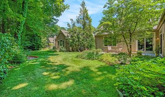 2736 Aspen Ct, Ann Arbor, MI 48108