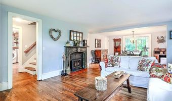 44 Washington Rd, Barrington, RI 02806