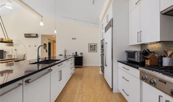 621 E Shore Rd, Jamestown, RI 02835