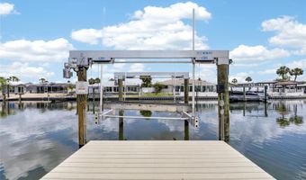 6305 COTTONWOOD Ln, Apollo Beach, FL 33572