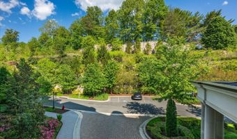 8121 RIVER Rd 423, Bethesda, MD 20817