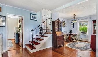 25 Renfrew Ave, Middletown, RI 02842