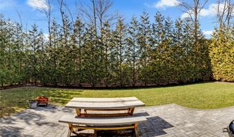 123 Columbus Blvd, Amityville, NY 11701