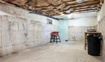 60 6th St, Bangor, ME 04401