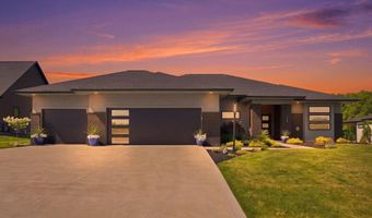 2104 Golfview Dr, Auburn, IN 46706