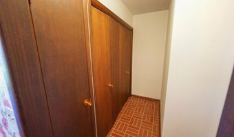101 Hilltop Dr, Ackley, IA 50601