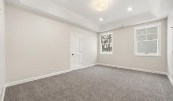 926 E Crest Ave, Addison, IL 60101