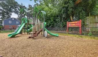 2218 FARRINGTON Ave, Alexandria, VA 22303