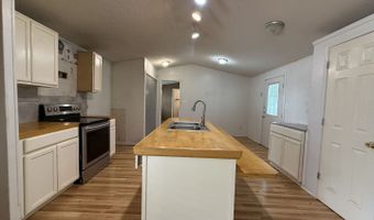 723 Kayroe Rd, Adkins, TX 78101
