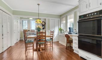 13 Serpentine Dr, Middletown, NJ 07748