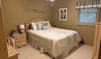 1899 Eisenhower Cir, Aberdeen, SD 57401
