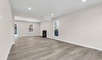 5 Buxton Ct, Barnegat, NJ 08005