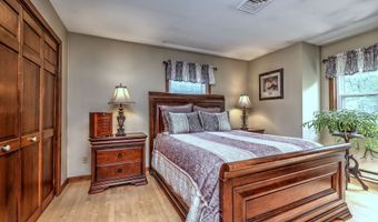 8 Whippoorwill Ln, Bethany, CT 06524