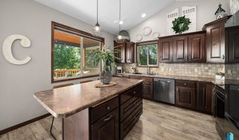 212 N Fairway Dr, Brandon, SD 57005