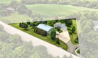 5709 Oak Crest Hill Rd SE, Riverside, IA 52327