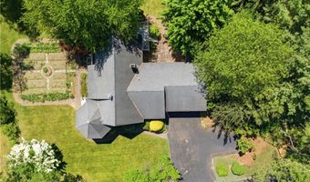 32 Briarwood Rd, Lincoln, RI 02865