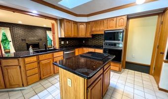 457 E Pioneer Trl, Aurora, OH 44202