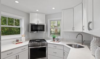 1453 N LONGFELLOW St, Arlington, VA 22205