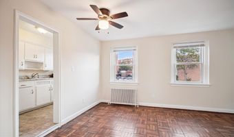 2040 N VERMONT St 105, Arlington, VA 22207