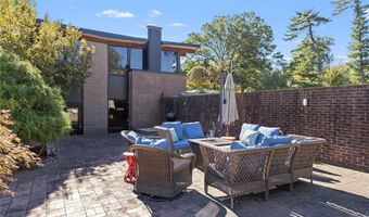 25 Logan Rd, Alton, IL 62002