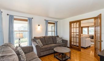 1049 Vine Ave, Riverside, IA 52327