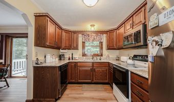 8 Beckmann Ln, Nashua, NH 03062