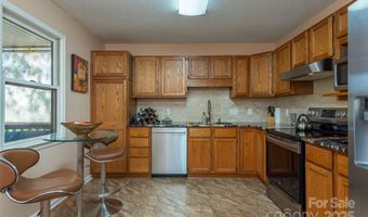 32 Foxberry Dr, Arden, NC 28704