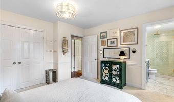 15 Zephyr Ln, Barrington, RI 02806