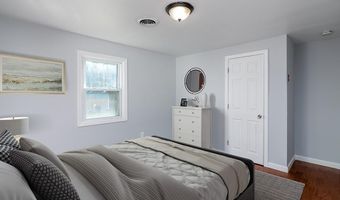 136 Davis Ave, Cranston, RI 02910