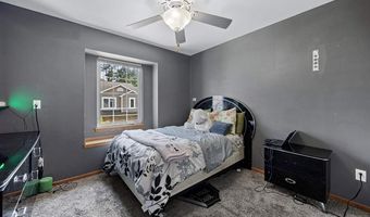 1050 Twilight Dr, North Liberty, IA 52317