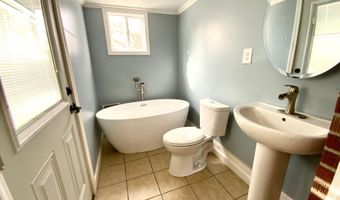 304 Plymouth St, Athens, WV 24712