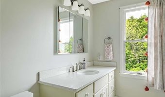 4 Fourth St, Barrington, RI 02806