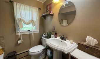 4658 N Croswell Rd, Alma, MI 48801