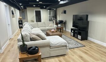 6 Maple Village Ct, Ann Arbor, MI 48103