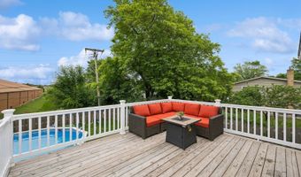 202 W Tanglewood Dr, Arlington Heights, IL 60004
