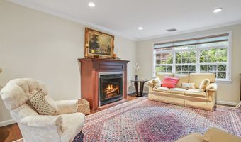 27 E Gate Rd, Danbury, CT 06811