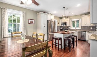 10 N Beech Tree Rd, Brookfield, CT 06804