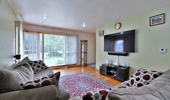 511 W BYRON Ave, Addison, IL 60101