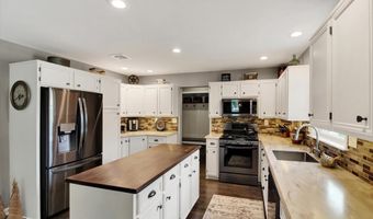6765 WINDERMERE Ct, Allentown, PA 18104