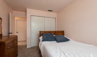2452 E Hunter Dr, Arlington Heights, IL 60004