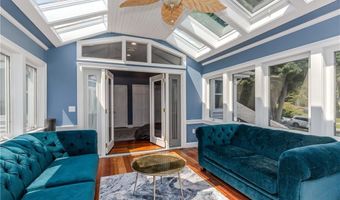 21 Crestwood Rd, Warwick, RI 02886