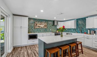 801 FLAMINGO Dr, Apollo Beach, FL 33572