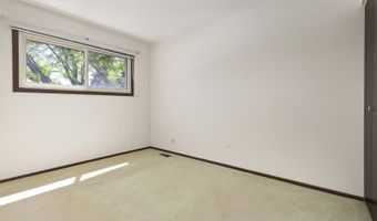 1570 W Goldengate Dr, Addison, IL 60101
