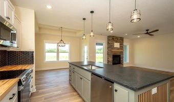 1018 Bluestem Cir, Baldwin City, KS 66006