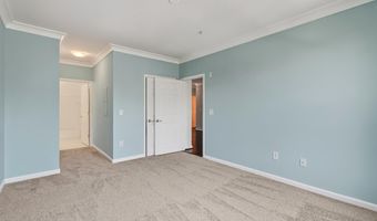 4950 BRENMAN PARK Dr 308, Alexandria, VA 22304