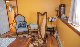 206 Fairview Ave, Auburn, ME 04210
